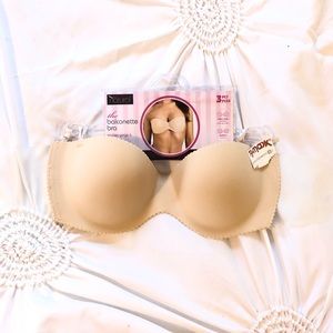 💥NWT💥Strapless Sticky Bra size small